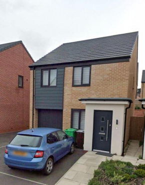Private Room in a house with Parking in Lenton